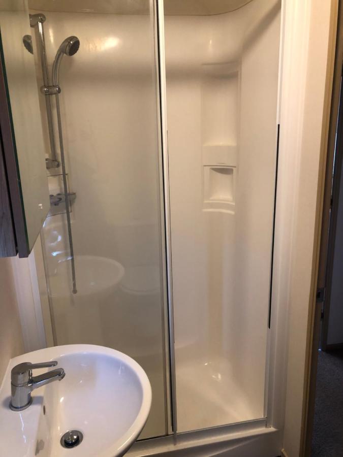 Classy Caravan With Ample Space Bembridge Dış mekan fotoğraf
