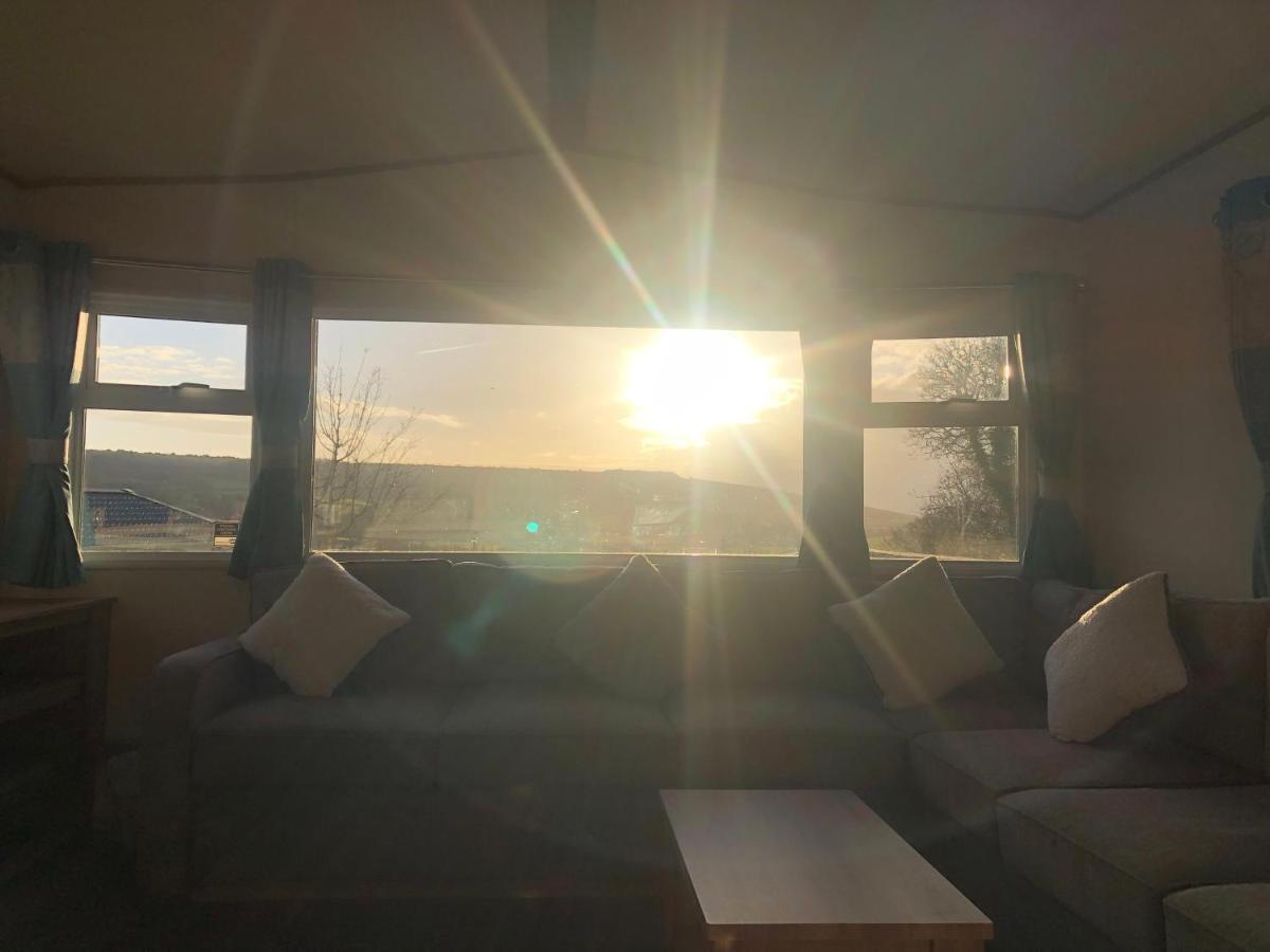 Classy Caravan With Ample Space Bembridge Dış mekan fotoğraf
