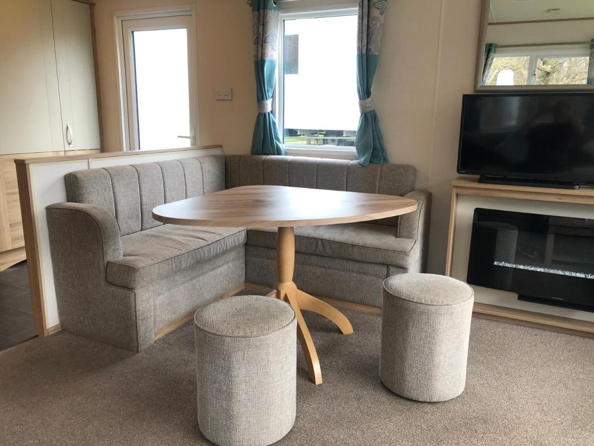 Classy Caravan With Ample Space Bembridge Dış mekan fotoğraf