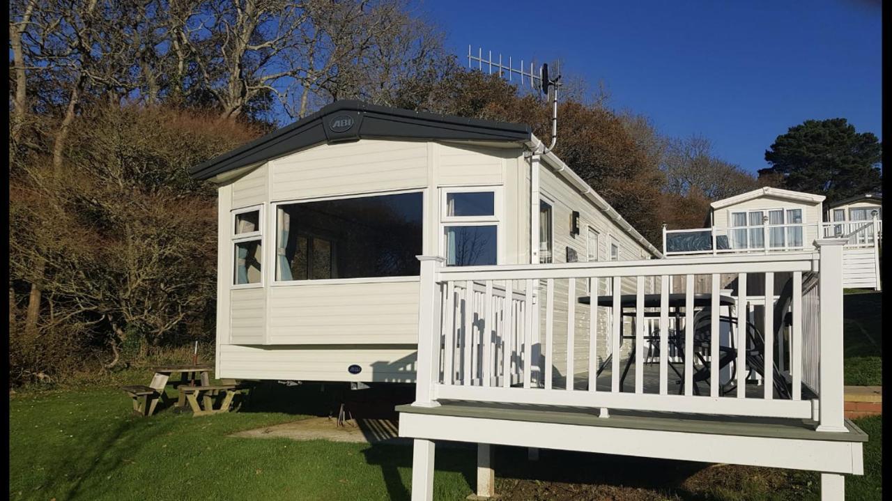 Classy Caravan With Ample Space Bembridge Dış mekan fotoğraf
