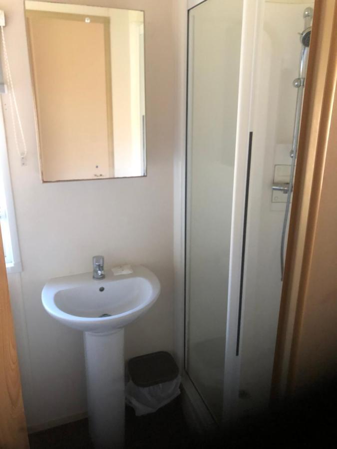 Classy Caravan With Ample Space Bembridge Dış mekan fotoğraf