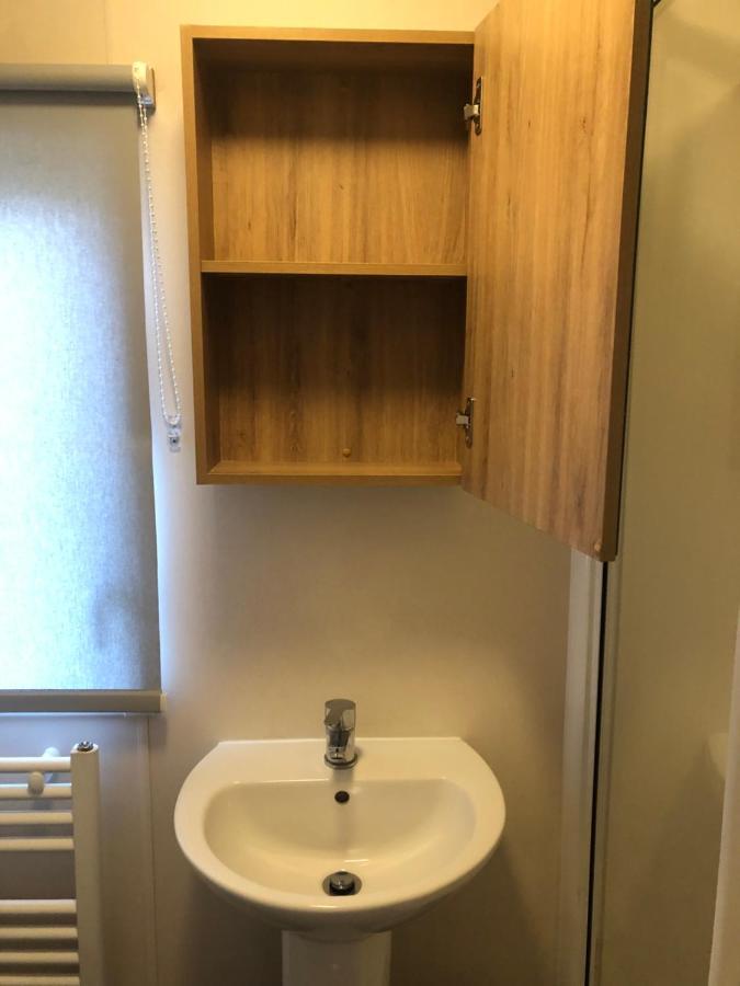Classy Caravan With Ample Space Bembridge Dış mekan fotoğraf