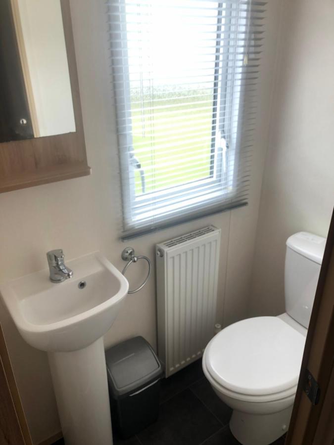 Classy Caravan With Ample Space Bembridge Dış mekan fotoğraf