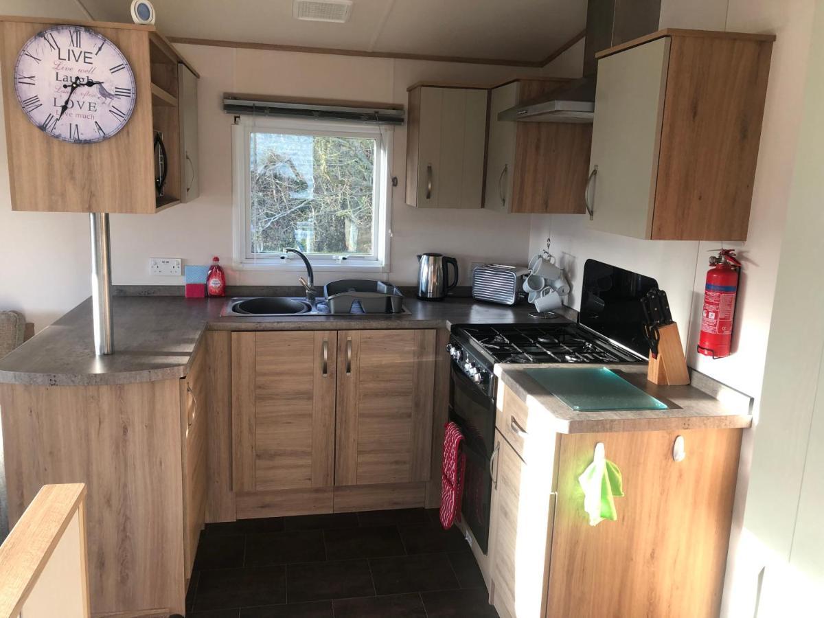 Classy Caravan With Ample Space Bembridge Dış mekan fotoğraf