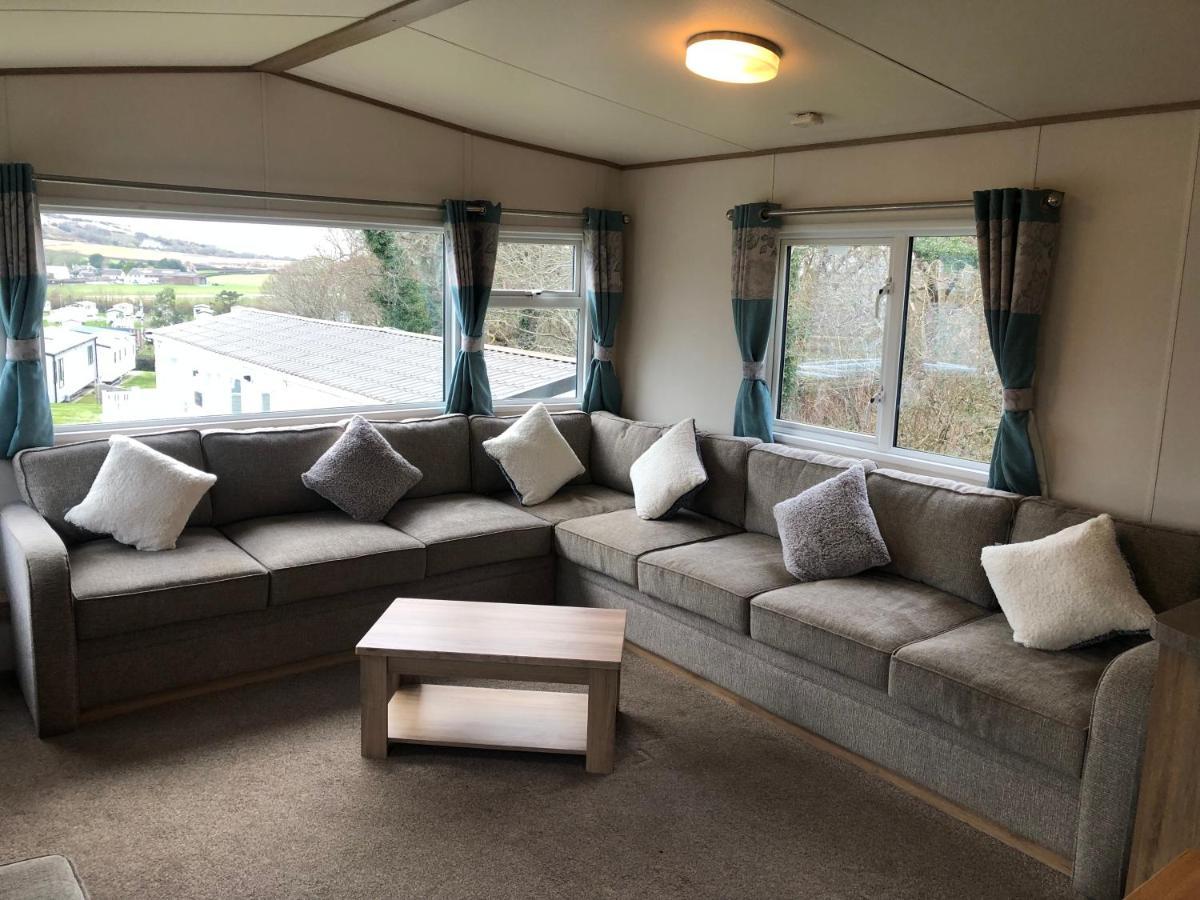 Classy Caravan With Ample Space Bembridge Dış mekan fotoğraf