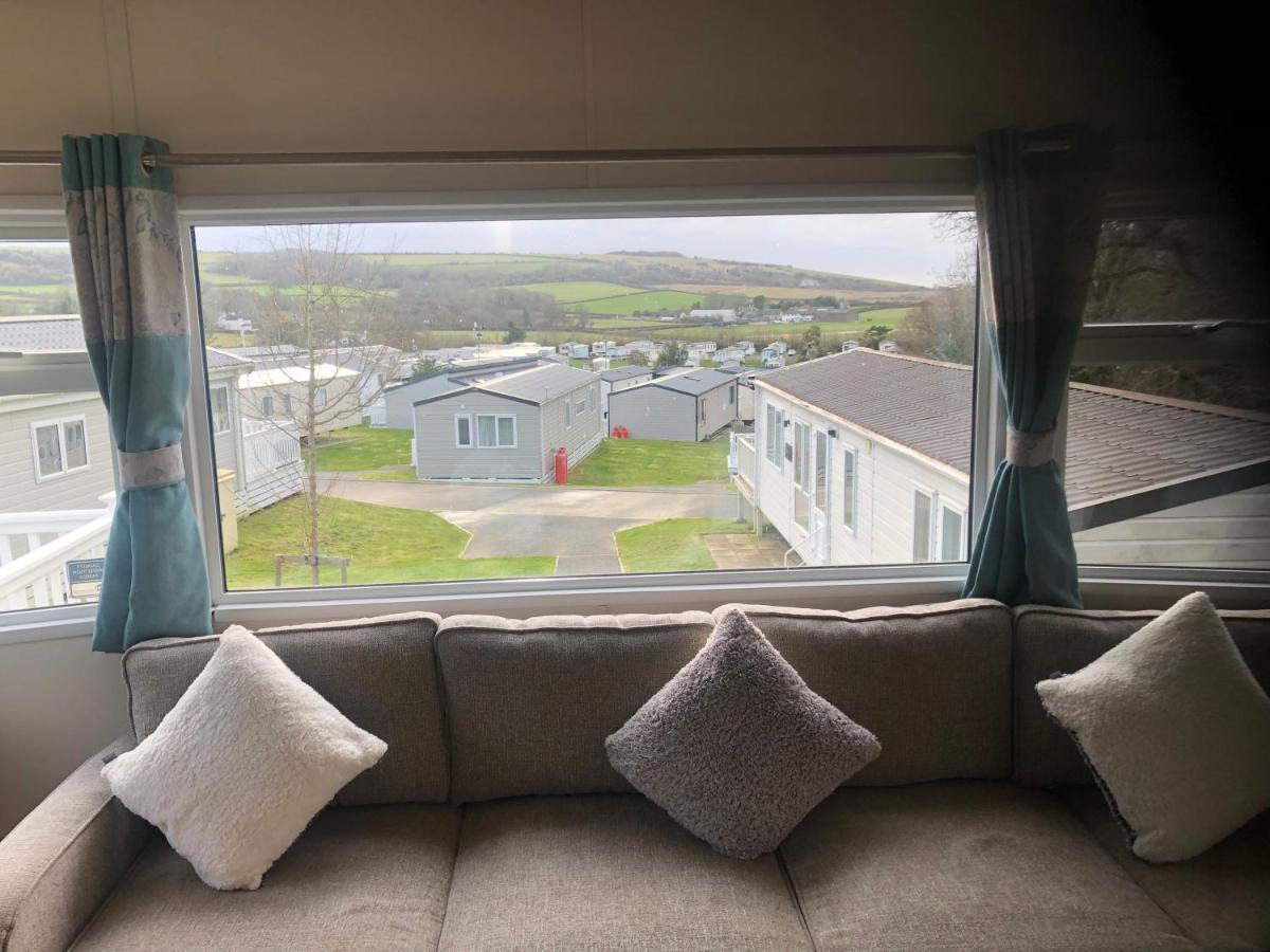 Classy Caravan With Ample Space Bembridge Dış mekan fotoğraf