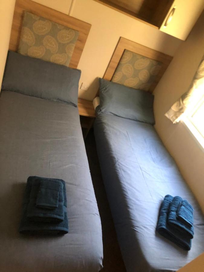 Classy Caravan With Ample Space Bembridge Dış mekan fotoğraf